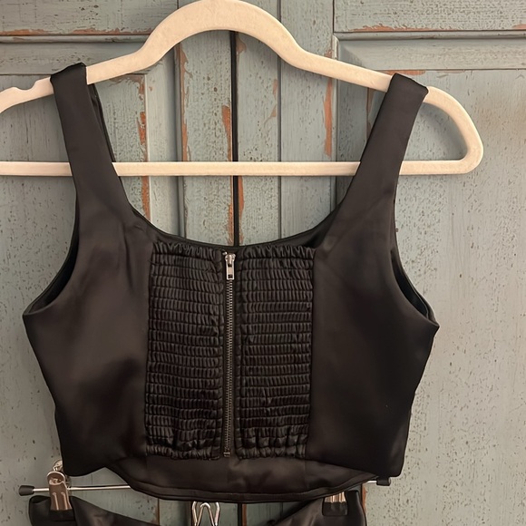 House of Harlow stretch satin crop top & cargo set. Size S. Perfect condition - Picture 4 of 8